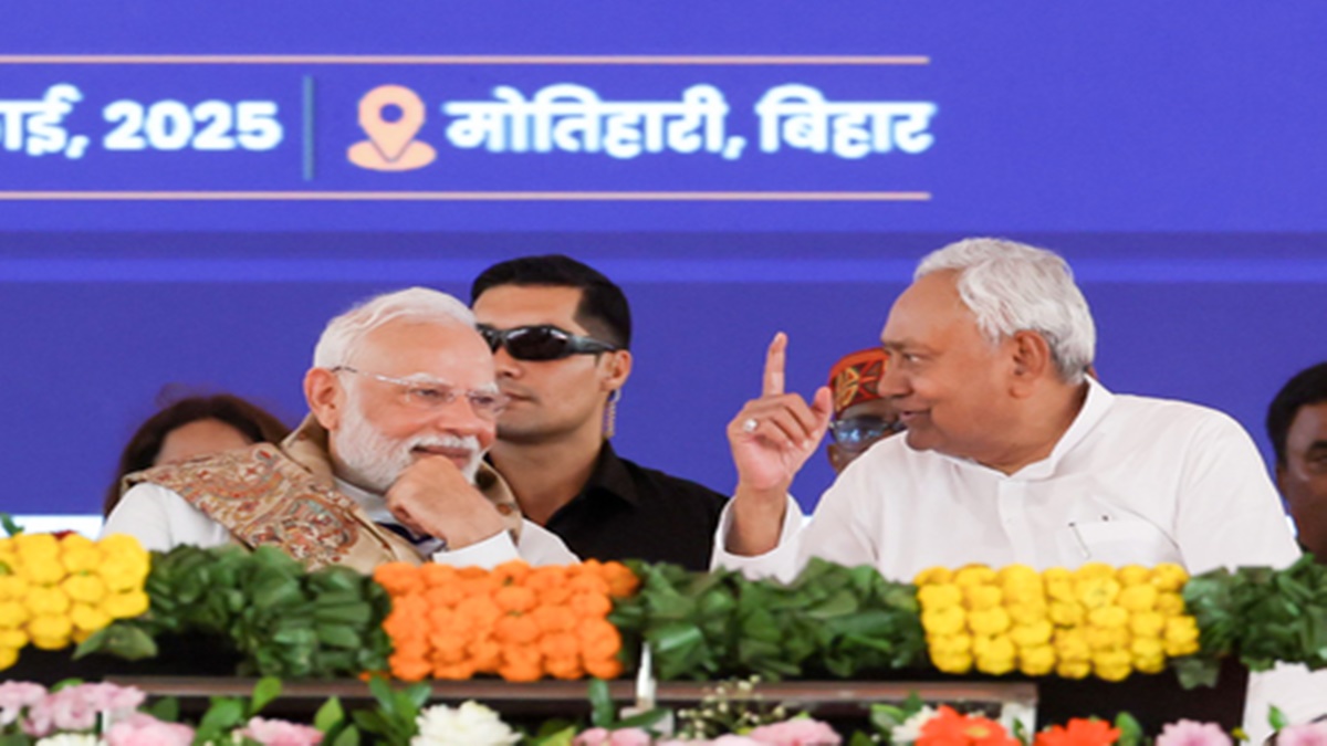 मोतिहारी में पीएम मोदी का विपक्ष पर वार, नीतीश कुमार की खुलकर की सराहना