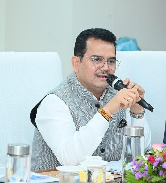 एसईसीएल मुख्यालय बिलासपुर में केंद्रीय सतर्कता आयोग, नई दिल्ली के निर्देशानुसार तीन माह के निवारक सतर्कता (Preventive Vigilance) अभियान का शुभारंभ किया गया। इस अवसर पर मुख्य अतिथि के रूप में मुख्यमंत्री के सचिव श्री पी. दयानन्द उपस्थित थे।