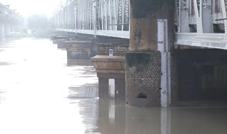 दिल्ली में यमुना का जलस्तर खतरे के निशान के करीब, प्रशासन सतर्क