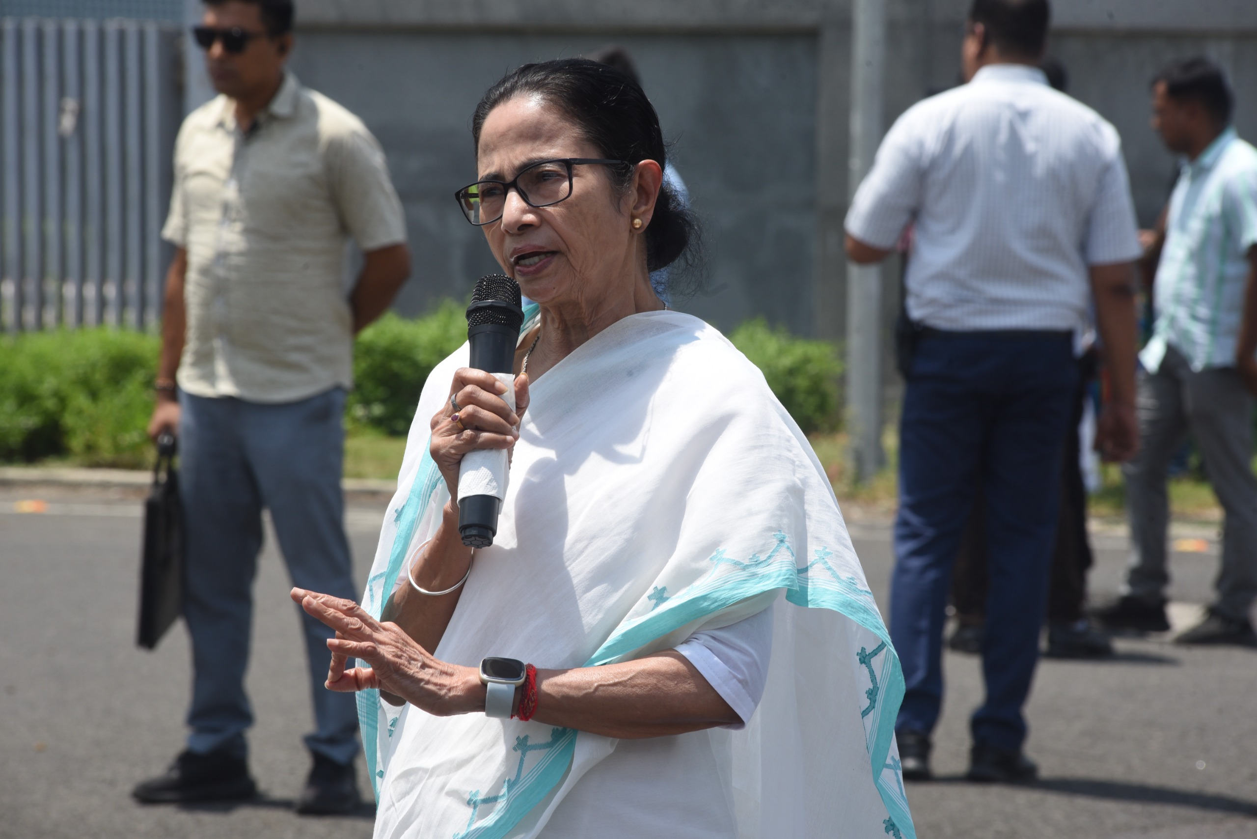 बंगाल को भाषा के नाम पर बांटने की कोशिश के पीछे का असल मकसद और परिणाम?