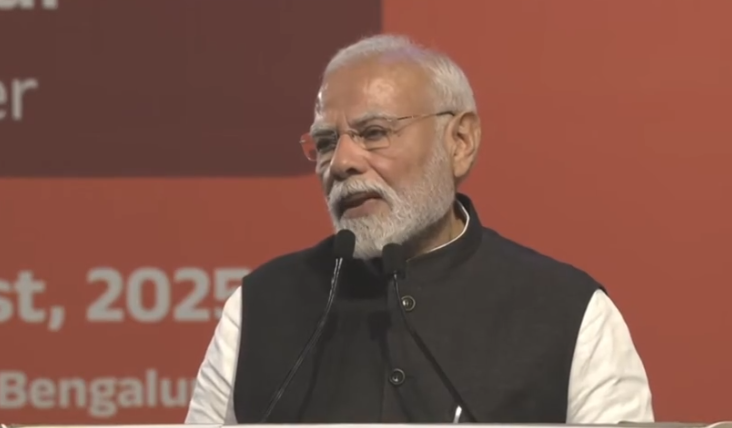 पीएम मोदी ने बेंगलुरु में 22,800 करोड़ रुपये की मेट्रो परियोजनाओं का उद्घाटन और शिलान्यास किया, तीन वंदे भारत ट्रेनों को दिखाई हरी झंडी