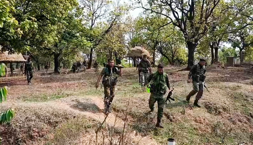 छत्तीसगढ़ में सुरक्षाबलों की बड़ी सफलता, तीन इनामी नक्सली ढेर, हथियार और विस्फोटक बरामद