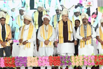 मुख्यमंत्री श्री साय भंडारपुरी धाम में आयोजित गुरु दर्शन एवं संत समागम मेला में हुए शामिल: 162 करोड़ रुपए से अधिक की राशि के 16 विकास कार्यों का किया भूमिपूजन