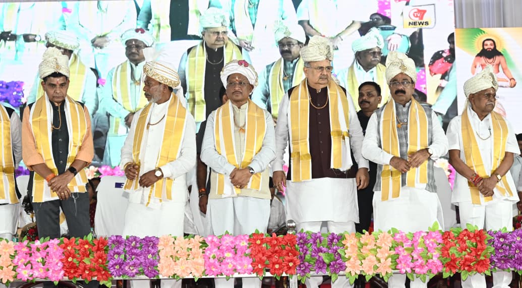 मुख्यमंत्री श्री साय भंडारपुरी धाम में आयोजित गुरु दर्शन एवं संत समागम मेला में हुए शामिल: 162 करोड़ रुपए से अधिक की राशि के 16 विकास कार्यों का किया भूमिपूजन