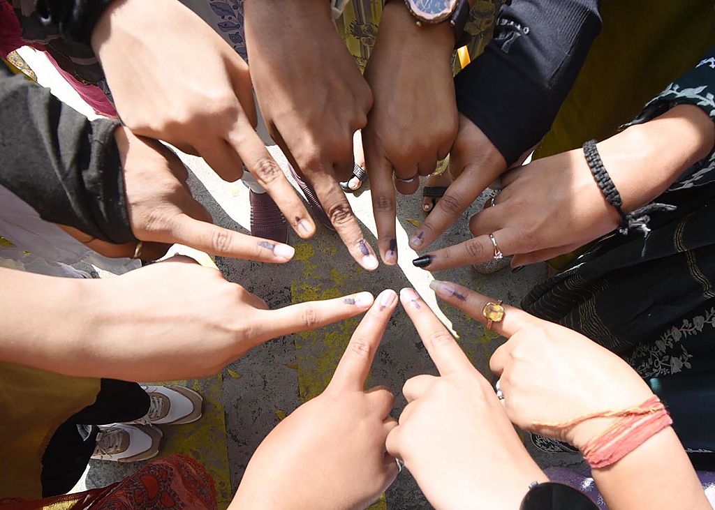 बिहार विधानसभा चुनाव 2025 : गठबंधनों के रण में विकास और विश्वास की जंग ; 6 व 11 नवंबर को मतदान, 14 नवंबर को नतीजों का ऐलान