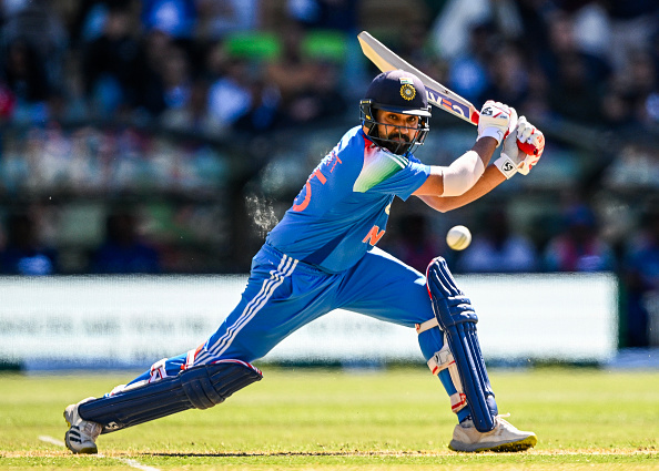 ऑस्ट्रेलिया ने एडिलेड वनडे में भारत को 2 विकेट से हराया, सीरीज पर 2-0 की बढ़त