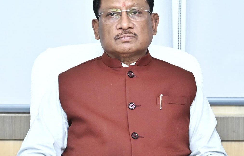 लाल आतंक पर निर्णायक प्रहार: बस्तर में हार्डकोर नक्सली कमांडर पापाराव सहित कुल 18 माओवादियों का आत्मसमर्पण