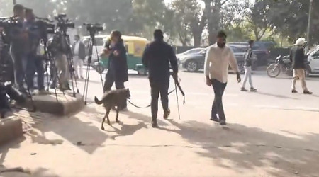 दिल्ली में 2 स्कूलों और तीन अदालतों को बम से उड़ाने की धमकी, बढ़ाई गई सुरक्षा