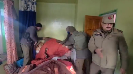 जम्मू-कश्मीर में आतंकवाद के खिलाफ कुलगाम और शोपियां में बड़ी कार्रवाई, 200 से अधिक ठिकानों पर छापे