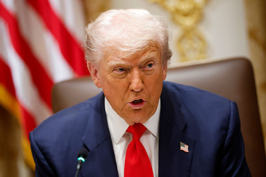 टैरिफ पर ट्रंप का यू-टर्न: अमेरिका ने कॉफी और फलों पर से शुल्क हटाया