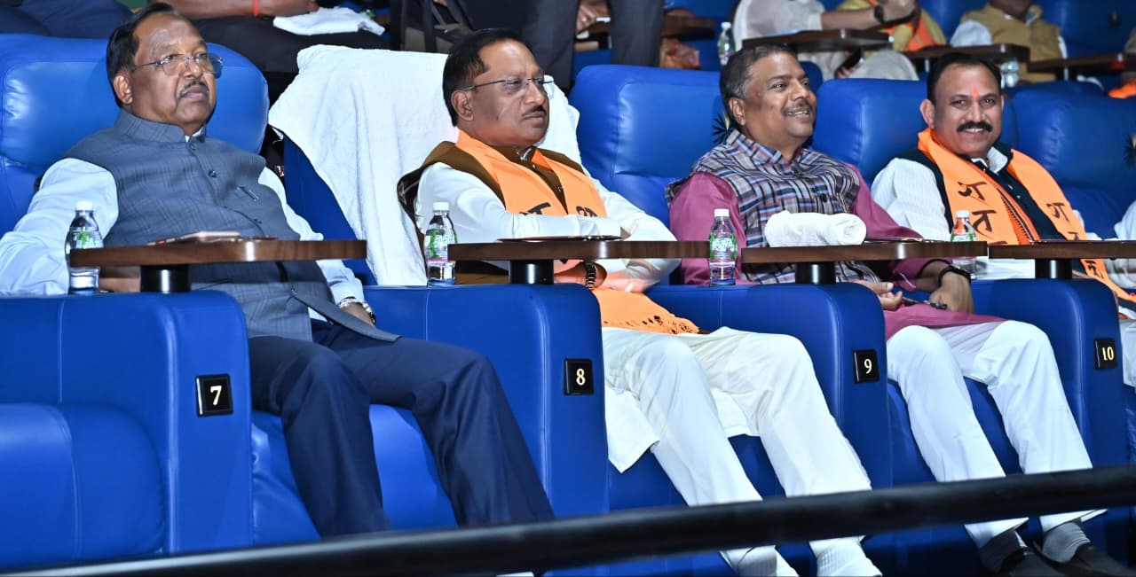  मुख्यमंत्री श्री विष्णु देव साय ने संघ की 100 वर्षों की गौरवगाथा पर आधारित फिल्म ‘शतक’ को छत्तीसगढ़ में टैक्स-फ्री करने की घोषणा की