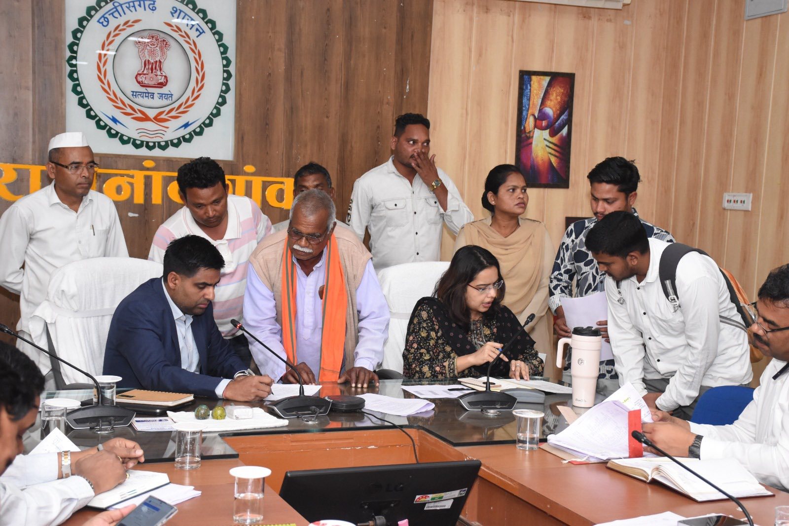 कलेक्टर ने जनदर्शन में गंभीरता से सुनी नागरिकों की समस्याएं