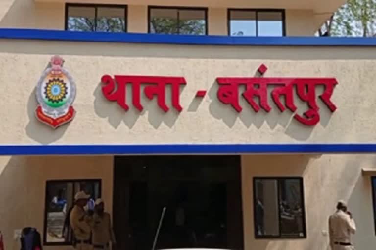 थाना बसंतपुर में डीजे संचालकों की बैठक जिला प्रशासन एवं पुलिस विभाग की उपस्थिति में आयोजित की गई।