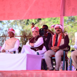 स्कूली बच्चों की प्रस्तुति से प्रभावित हुए केंद्रीय गृह मंत्री श्री शाह , ताली बजाकर बढ़ाया उत्साह