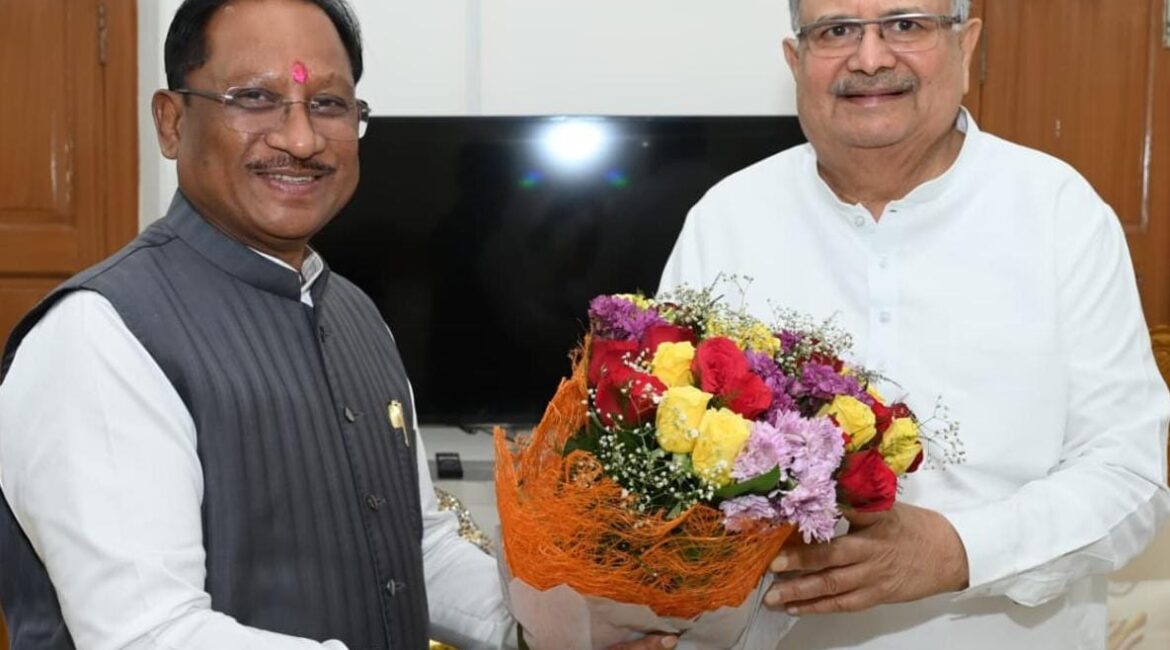 मुख्यमंत्री श्री विष्णु देव साय ने विधानसभा अध्यक्ष डॉ. रमन सिंह से की सौजन्य मुलाकात