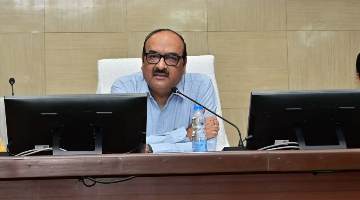 मुख्य सचिव श्री विकास शील की अध्यक्षता में सम्पन्न हुई बस्तर में आजीविका विकास हेतु कार्यशाला