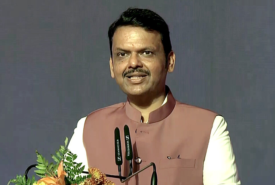 ईरान-इजराइल संघर्ष के कारण फंसे नागरिकों को बचाने के लिए अभियान शुरू : सीएम फडणवीस