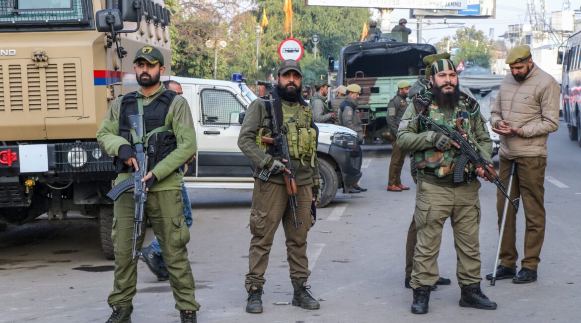 एलओसी पर घुसपैठ की कोशिश नाकाम, व्हाइट नाइट कॉर्प्स के जवान अलर्ट