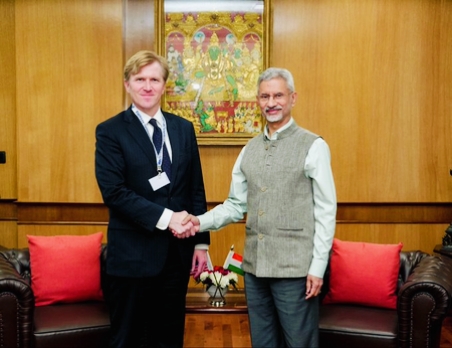 विदेश मंत्री जयशंकर और अमेरिकी अंडर सेक्रेटरी एलब्रिज कोल्बी की मुलाकात, जियोपॉलिटिकल हालात पर चर्चा