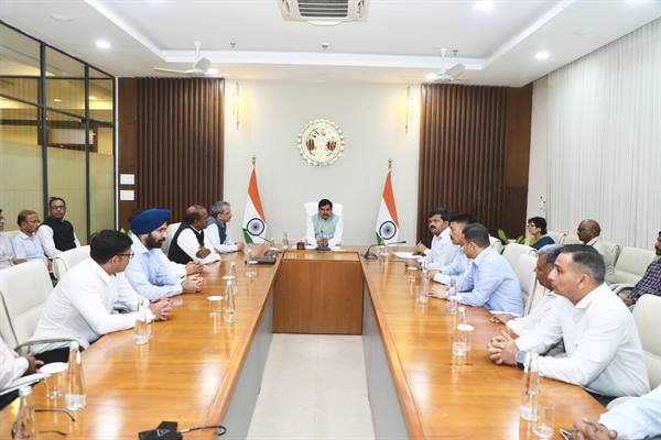 मुख्यमंत्री डॉ. यादव से मिले नेशनल डिफेंस कॉलेज के ट्रेनी ऑफिसर्स