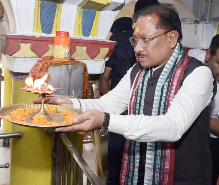 मुख्यमंत्री श्री विष्णु देव साय ने रायगढ़ के राजापारा स्थित भगवान जगन्नाथ मंदिर में की पूजा-अर्चना