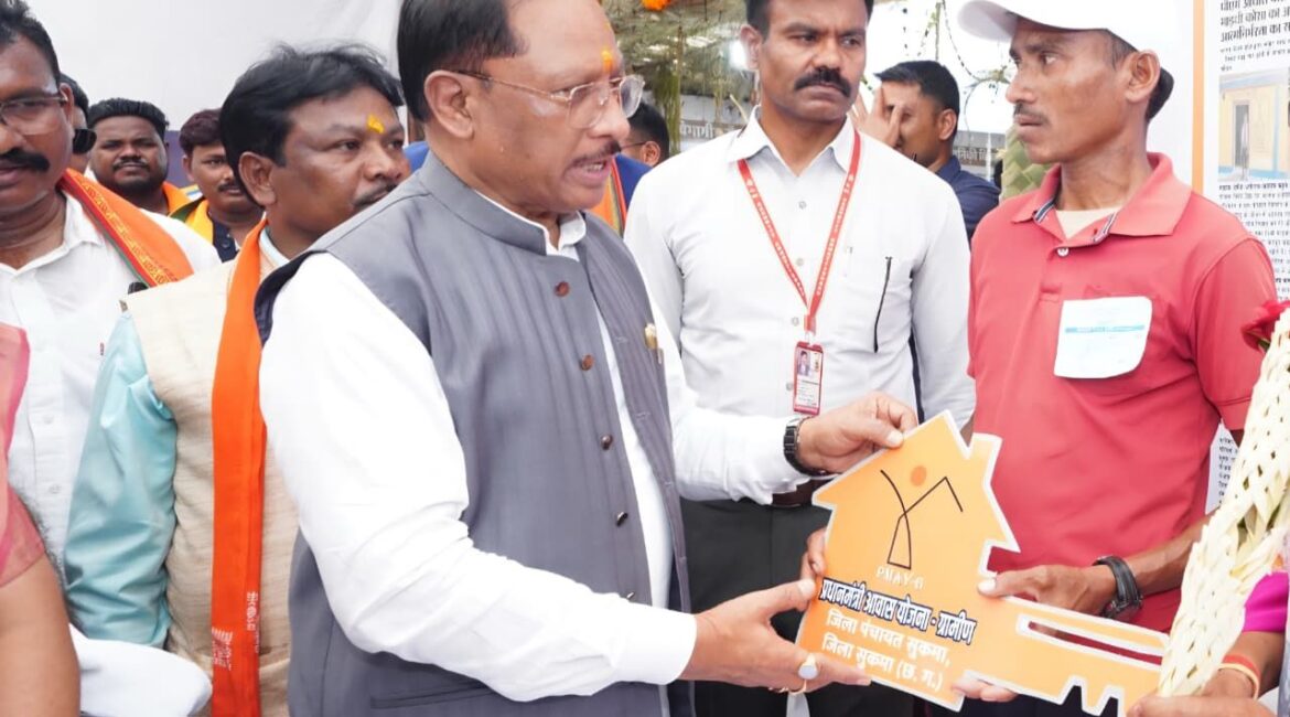 सिलगेर के माड़वी कोसा ने अपने हाथों से बनाया अपना घर, मुख्यमंत्री ने सौंपी खुशियों की चाबी