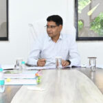 राजस्व कार्यों में ढिलाई पर सख्त:लंबित प्रकरणों के निपटारे और राजस्व वसूली में तेजी लाने मंत्री ने दिए निर्देश