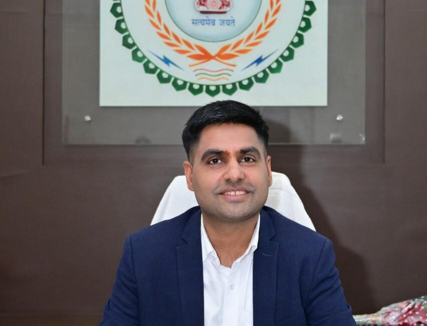 कलेक्टर ने कर्तव्य में लापरवाही करने पर राजस्व निरीक्षक को किया निलंबित