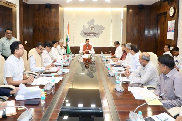 जनकल्याण के कामों में तेज़ी लायें, निरीक्षण करें, गांवों में करें रात्रि विश्राम : मुख्यमंत्री डॉ. यादव