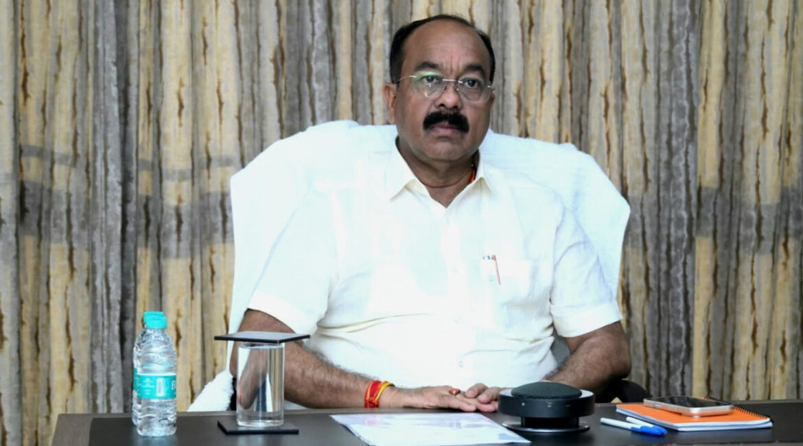 पुलिस को मिली अत्याधुनिक मोबाइल फॉरेंसिक वैन