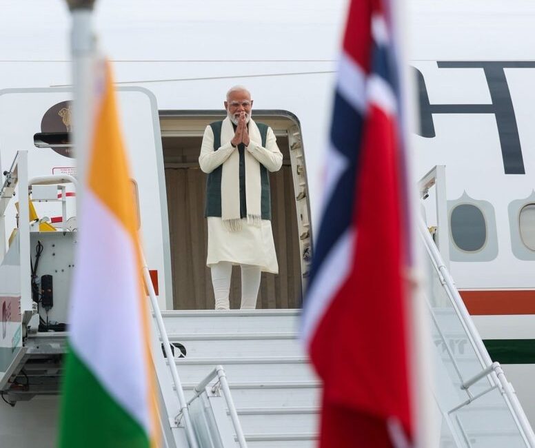 नॉर्वे पहुंचे पीएम मोदी हवाई अड्डे पर प्रधानमंत्री स्टॉर ने किया स्वागत