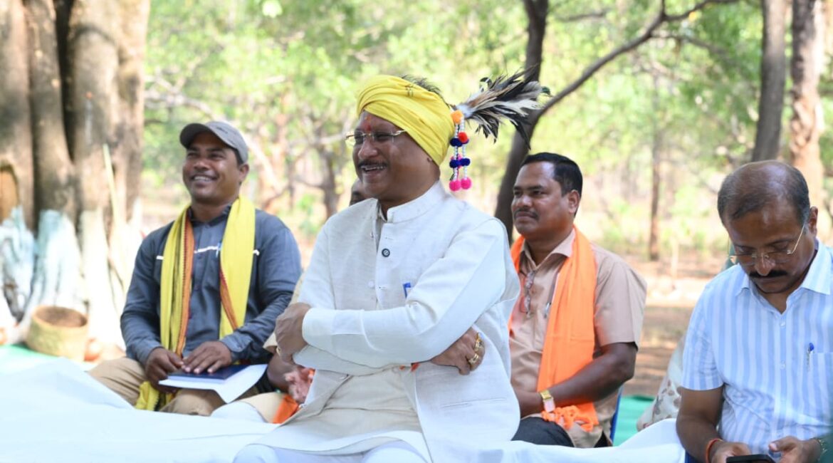 सुशासन तिहार के तहत मुख्यमंत्री श्री विष्णु देव साय पहुँचे अबूझमाड़ के गारपा, जन चौपाल में ग्रामीणों से किया सीधा संवाद