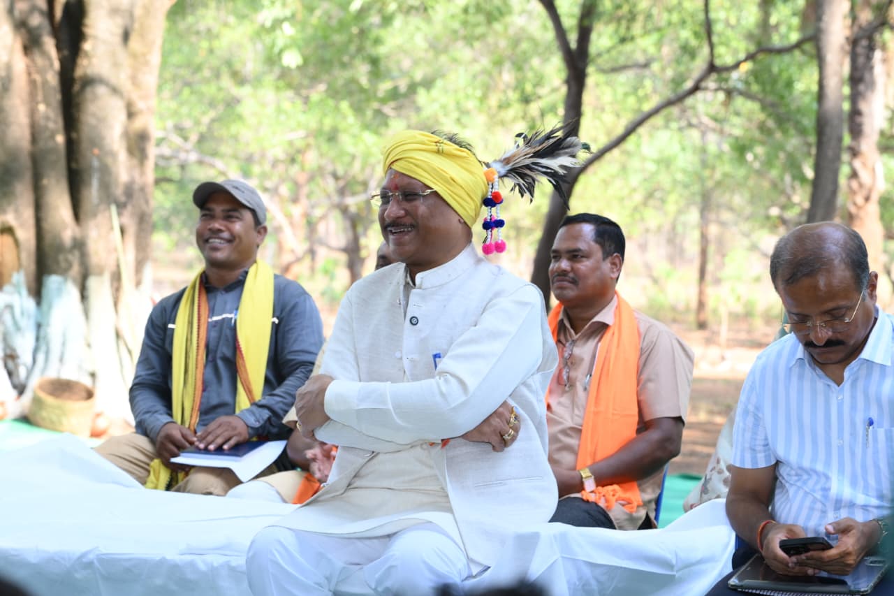 सुशासन तिहार के तहत मुख्यमंत्री श्री विष्णु देव साय पहुँचे अबूझमाड़ के गारपा, जन चौपाल में ग्रामीणों से किया सीधा संवाद