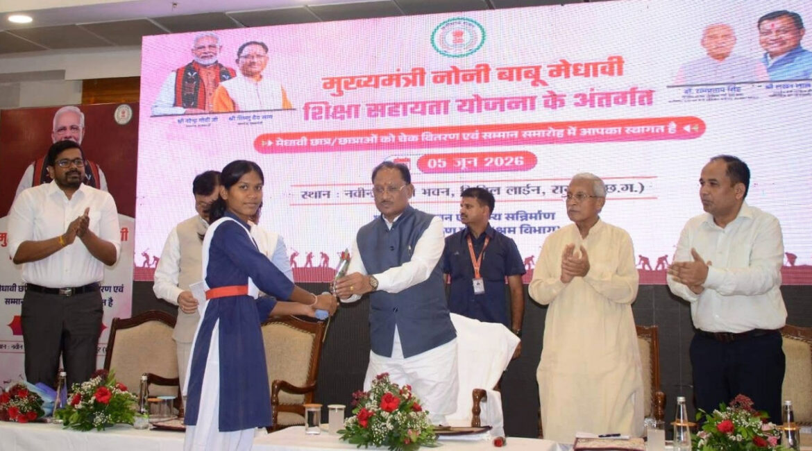 राज्यपाल श्री डेका से स्वास्थ्य एवं परिवार कल्याण मंत्री श्री जायसवाल ने की भेंट