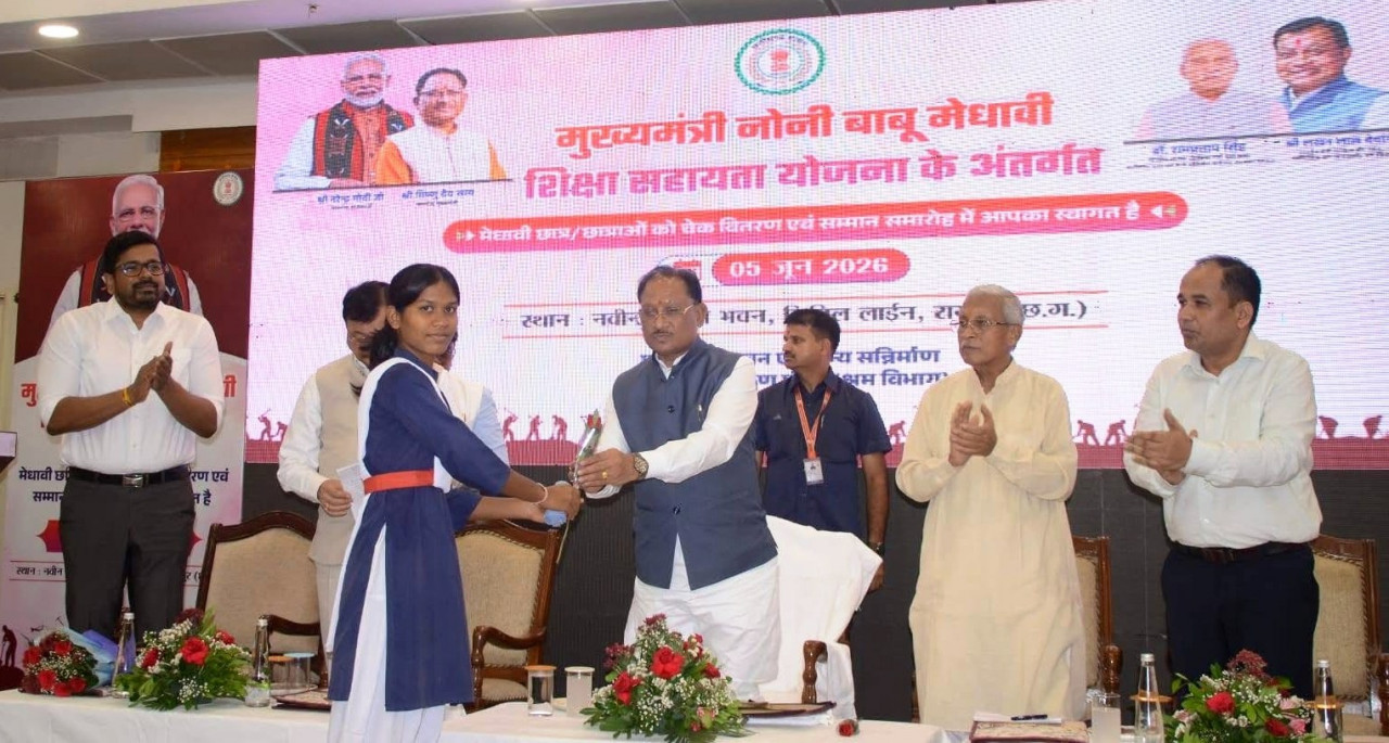 राज्यपाल श्री डेका से स्वास्थ्य एवं परिवार कल्याण मंत्री श्री जायसवाल ने की भेंट