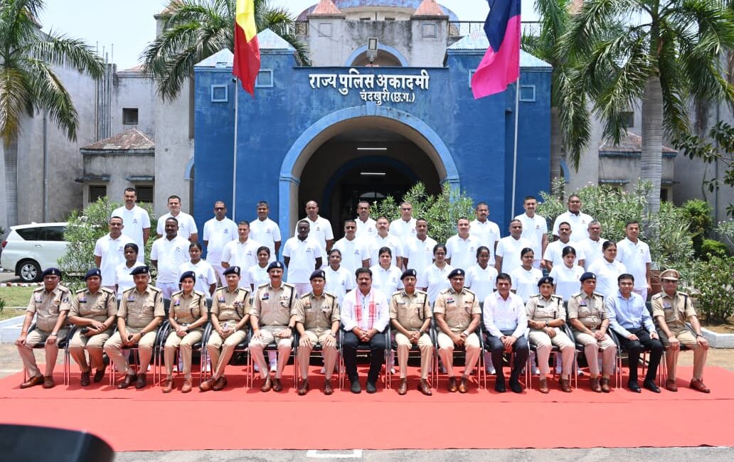 उप मुख्यमंत्री श्री विजय शर्मा 33 प्रशिक्षु उप पुलिस अधीक्षकों के बुनियादी प्रशिक्षण सत्र शुभारंभ में हुए शामिल