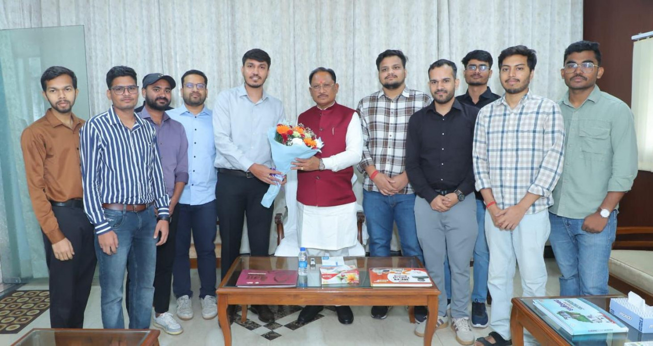  मुख्यमंत्री श्री विष्णुदेव साय ने यूपीएससी प्रारंभिक परीक्षा में सफल ट्राइबल यूथ हॉस्टल के विद्यार्थियों से की मुलाकात