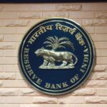 आरबीआई के नियमों में ढील के बाद रुपया 50 पैसे मजबूत, डॉलर 95.24 पर आया