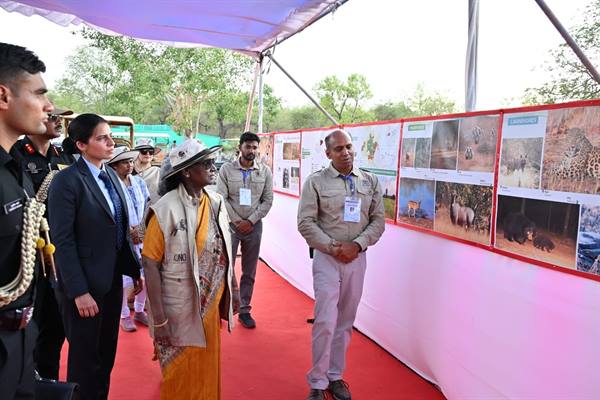 राष्ट्रपति ने किया चीता कमांड कंट्रोल सेंटर का भ्रमण, चीता प्रदर्शिनी भी देखी