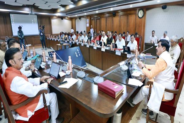 राज्य के सर्वांगीण विकास, जनकल्याण और सांस्कृतिक गौरव को बढ़ावा देने के लिए 5,960 करोड़ रूपये की योजनाओं सहित कई जनहितैषी कार्यों को मंजूरी