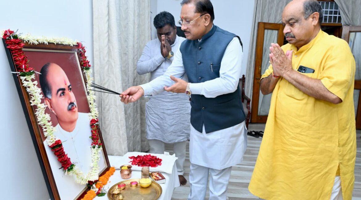 मुख्यमंत्री श्री विष्णुदेव साय ने डॉ. श्यामा प्रसाद मुखर्जी की 125वीं जयंती पर उन्हें किया नमन