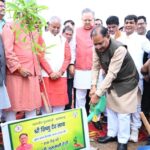 विधानसभा परिसर में ‘एक पेड़ मां के नाम 3.0‘ अभियान के तहत हुआ वृहद पौधरोपण : मुख्यमंत्री श्री विष्णुदेव साय और विधानसभा अध्यक्ष डॉ. रमन सिंह ने लगाया रुद्राक्ष का पौधा