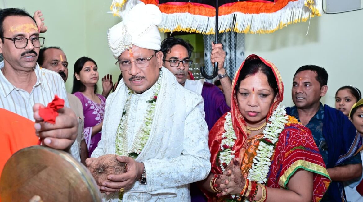 मुख्यमंत्री श्री विष्णुदेव साय ने दोकड़ा की ऐतिहासिक रथयात्रा में निभाई गजपति महाराजा की परंपरा : भगवान श्री जगन्नाथ का रथ खींचकर प्रदेशवासियों के सुख, समृद्धि और खुशहाली की कामना की