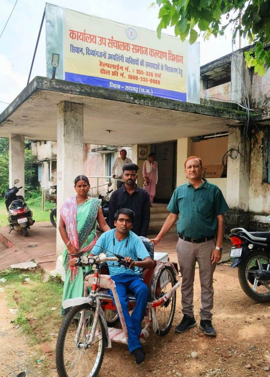  मुख्यमंत्री हेल्पलाइन 1076 बनी दिव्यांगों के लिए सहारा, अजय को मिली मोटराइज्ड ट्रायसाइकिल