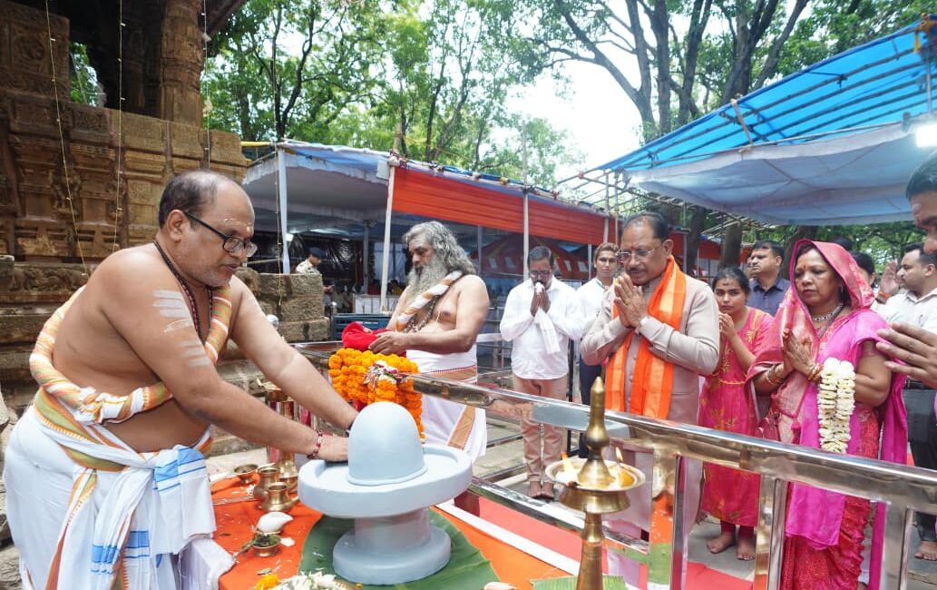 मुख्यमंत्री श्री विष्णुदेव साय ने भोरमदेव धाम में की पूजा-अर्चना, प्रदेश की सुख-समृद्धि के लिए की मंगलकामना
