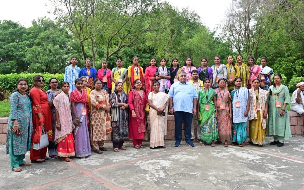  बस्तर के प्रतिनिधियों ने देखा राष्ट्रपति भवन, बस्तर की संस्कृति का हुआ भव्य सम्मान