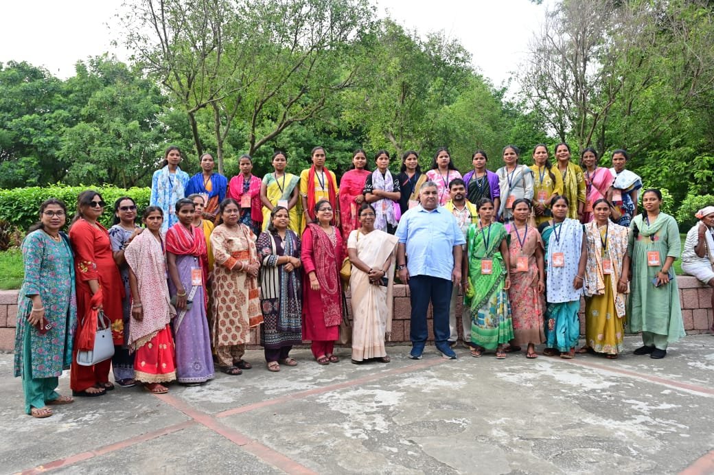  बस्तर के प्रतिनिधियों ने देखा राष्ट्रपति भवन, बस्तर की संस्कृति का हुआ भव्य सम्मान