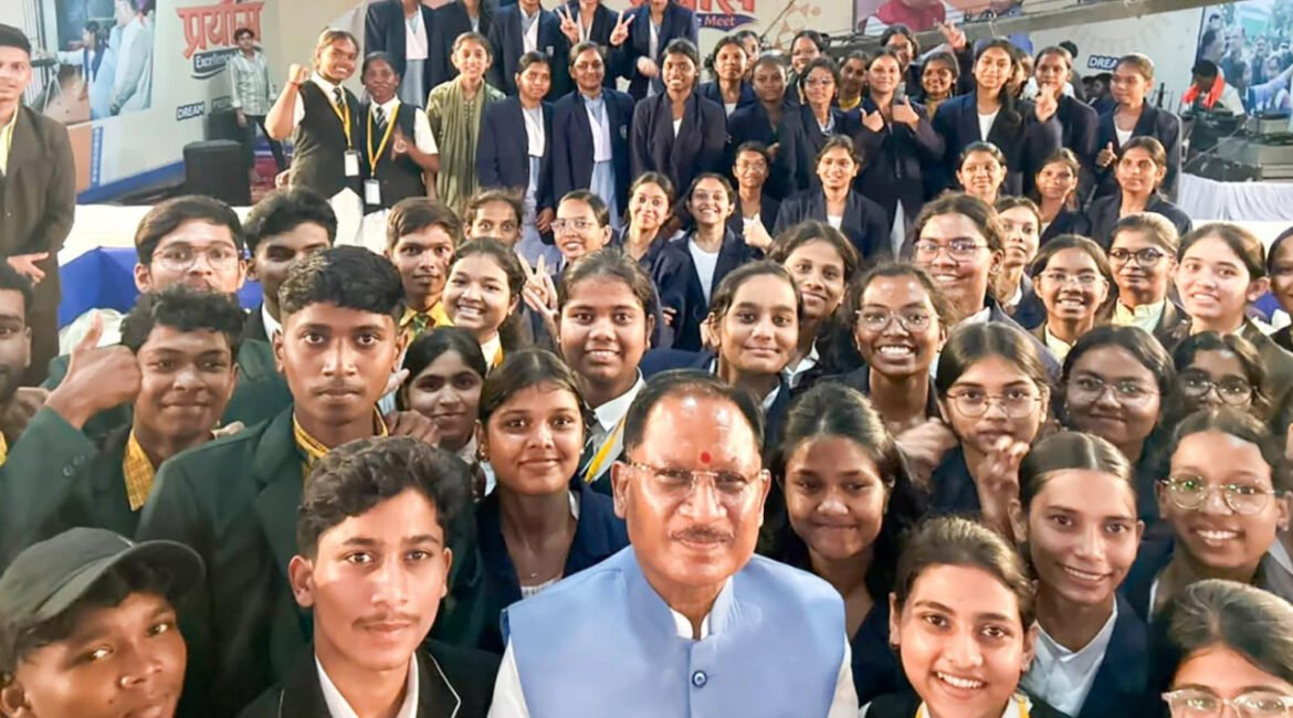 शिक्षा से विकसित छत्तीसगढ़ तक: मुख्यमंत्री श्री साय ने नीट क्वालीफाई विद्यार्थियों के साथ साझा किया भविष्य का रोडमैप