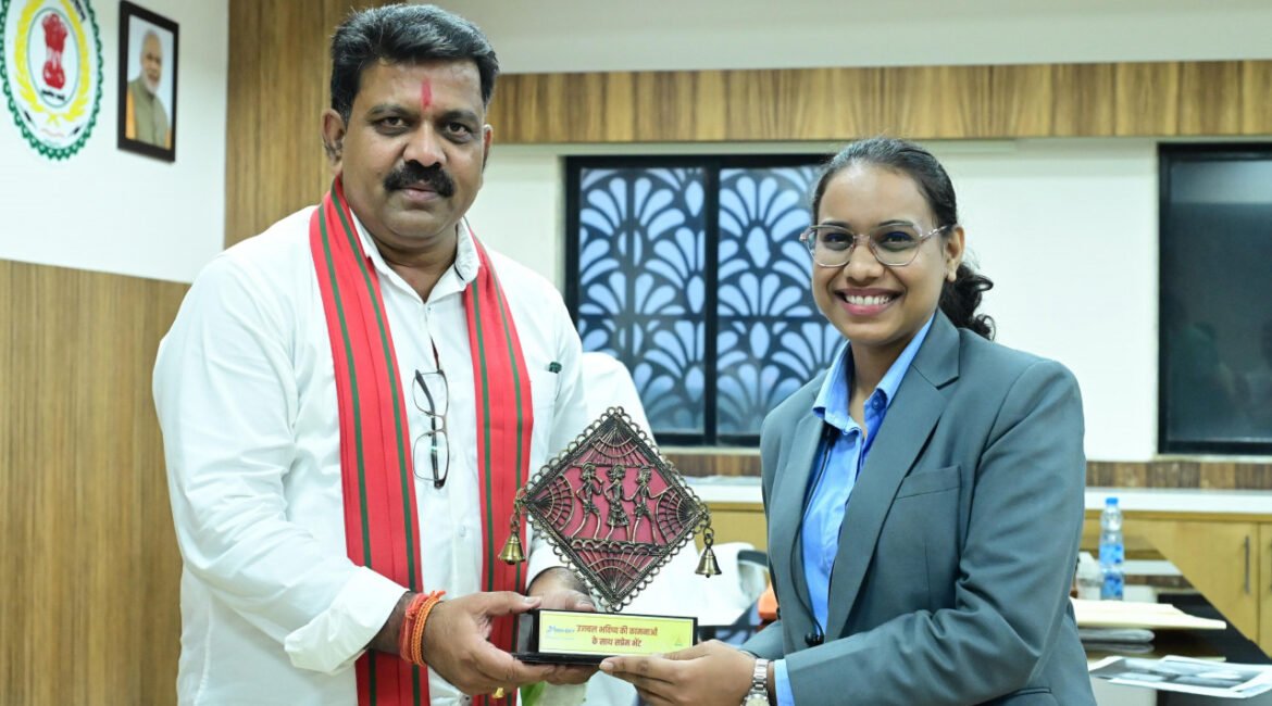  उप मुख्यमंत्री श्री विजय शर्मा ने राष्ट्रपति भवन से आमंत्रण मिलने पर रेणुका गोस्वामी को दी बधाई