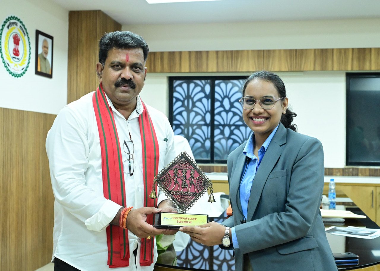  उप मुख्यमंत्री श्री विजय शर्मा ने राष्ट्रपति भवन से आमंत्रण मिलने पर रेणुका गोस्वामी को दी बधाई